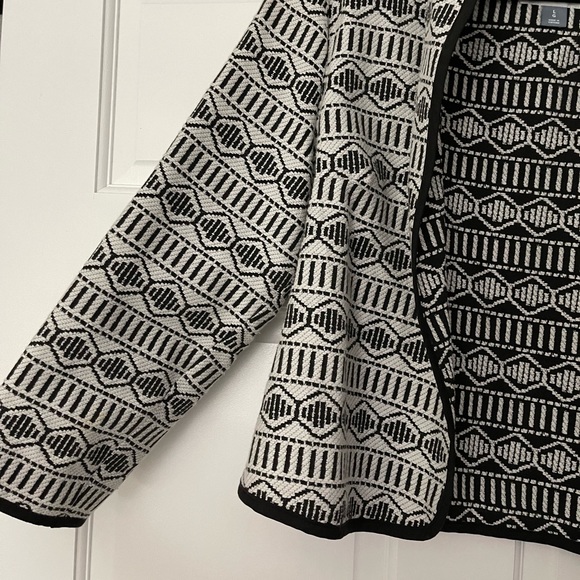 Old navy women’s black and white blazer size large - Picture 3 of 4